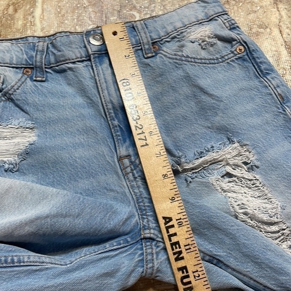 Aeropostale women’s mom jean, distressed look, light wash. Size 2. - Picture 7 of 11